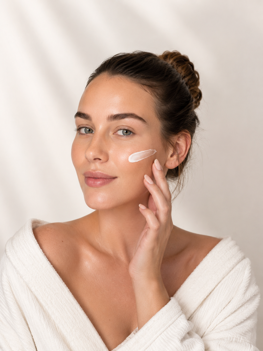 Skincare ritual portrait luminous, hydrated complexion at the Victoria Beauty atelier.
